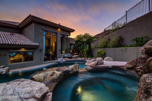 13841 Cyn Dr, Phoenix AZ 85016-2403 exterior