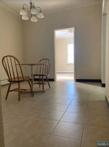 89 Clinton Pl, East Rutherford NJ 07073-1323 exterior