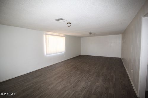 2202 73 Ave, Phoenix AZ 85033-1325 exterior