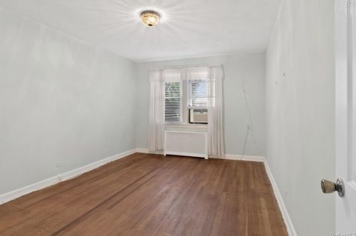 2320 Tenbroeck Ave, Bronx NY 10469-5308 exterior