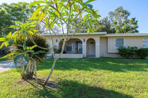 202 Selva Ct, Fort Pierce, FL 34983-2020