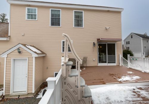 67 Ledge Rd, Seabrook NH 03874-4314 exterior