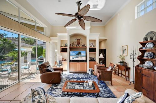 1052 Grand Isle Dr, Naples FL 34108-3325 exterior