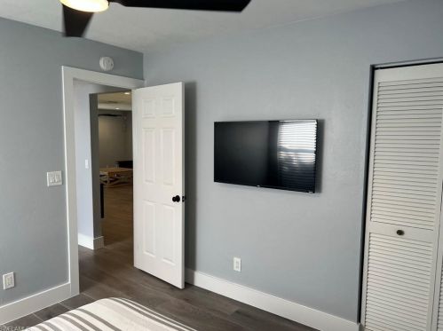 1160 Michigan Ave, Naples FL 34103-3873 exterior