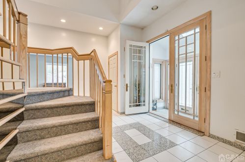 4 Fairhill Rd, Edison NJ 08817-2962 exterior