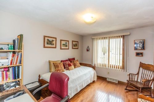 8 Ferncrest Dr, Providence RI 02919-3503 exterior