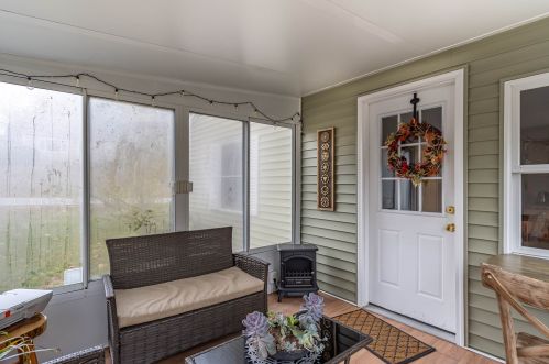 119 Tolend Rd, Dover, NH 03820-5508