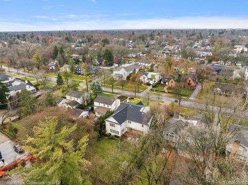 1174 Lakeside Dr, Bham MI 48009-1381 exterior