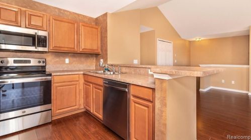 16855 Dover Dr, Northville MI 48168-6505 exterior