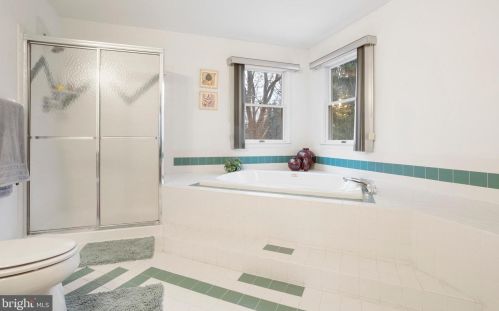 128 Mill Brook Ln, Media PA 19063-6320 exterior