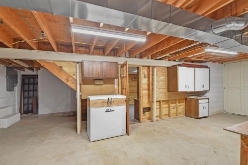 6258 Silver Hl Dr, Manitowoc WI 54220-9328 exterior