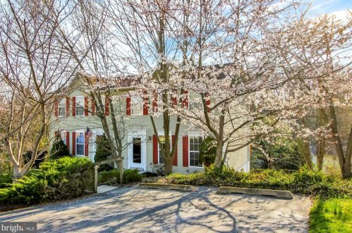 232 Breezewood Dr, Hanover PA 17331-7926 exterior