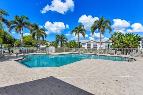 818 Tanbark Dr, Naples FL 34108-8571 exterior