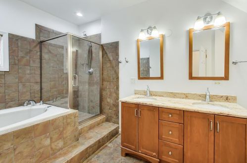 5647 Magnolia Ave, Chicago IL 60660-1908 exterior