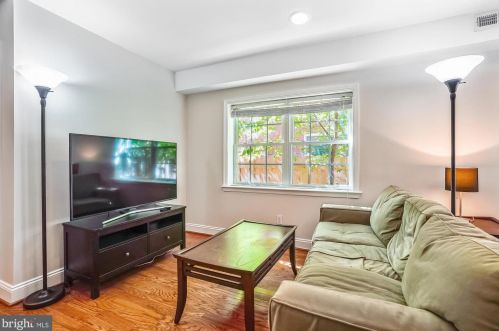 710 Four Mile Rd, Alexandria, VA 22305-1518