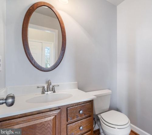 6102 Joust Ln, Alexandria VA  22315-4807 exterior