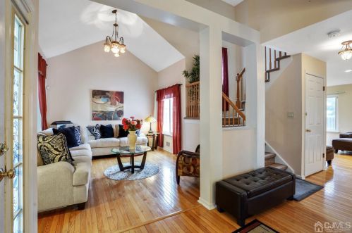 21 Knollwood St, Piscataway, NJ 08854-6504