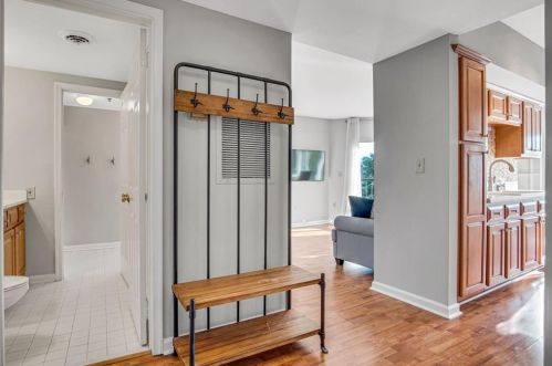 1 Biscayne Dr, Atlanta GA  30309-1090 exterior