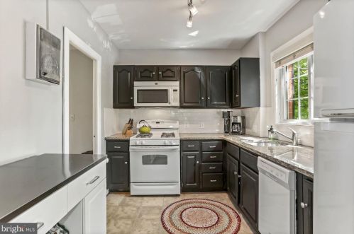 1302 Martha Custis Dr, Alexandria VA 22302-2025 exterior