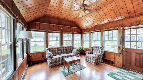 143 Slumber Ln, Springfield, MA 01128-1317