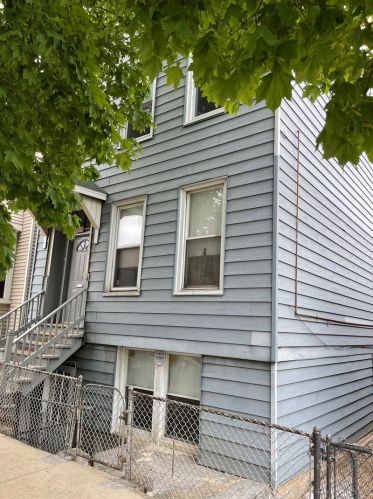 2015 Bingham St, Chicago, IL 60647-4032