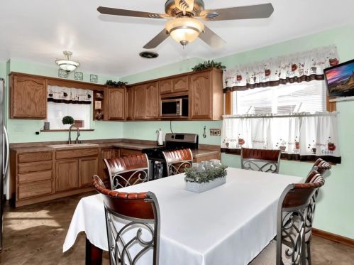 7921 Kostner Ave, Chicago IL 60652-3543 exterior