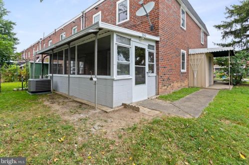 200 Londonderry Ln, Darby PA 19023-2323 exterior