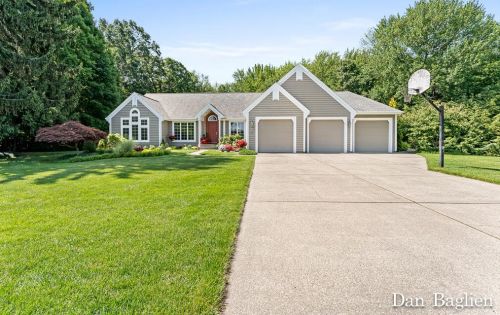 1069 Randall Rd, Meskegon, MI 49441-4870