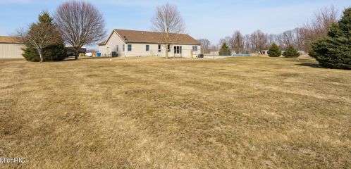 8242 E Ave, Kalamazoo MI 49048-9622 exterior