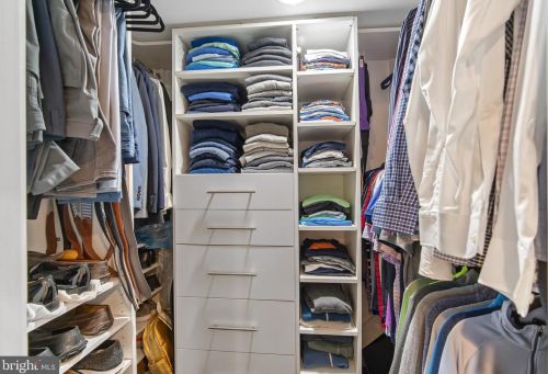 9301 Bentridge Ave, Rockville MD 20854-2860 exterior