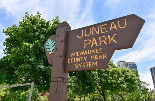 1028 Juneau Ave, Milwaukee WI  53202-2933 exterior