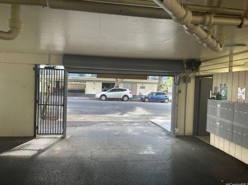 1442 Kewalo St, Honolulu HI 96822-4177 exterior