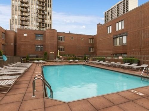 1720 La Salle Dr, Chicago IL  60614-5845 exterior