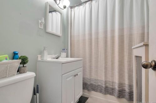 316 Monroe St, New Britain CT 06052-1628 exterior