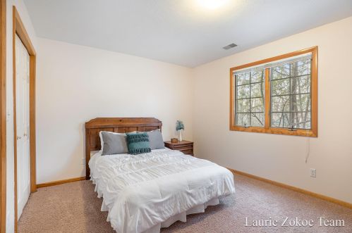 4323 Vly Side Ct, Grand Rapids MI 49525-9690 exterior