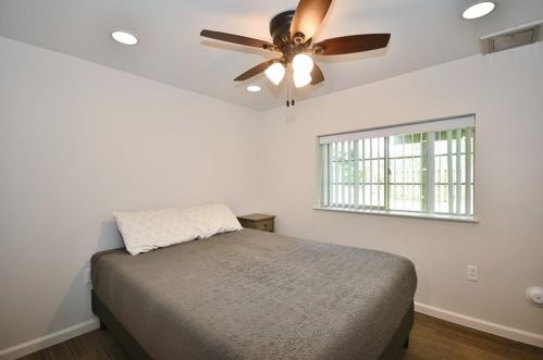 2327 Meadow Dr, Pittsburgh PA  15235-2740 exterior