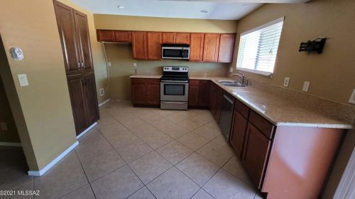 8741 7th St, Tucson, AZ 85710-3001