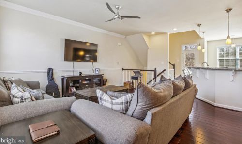 3570 Huntley Manor Ln, Alexandria VA  22306-5111 exterior