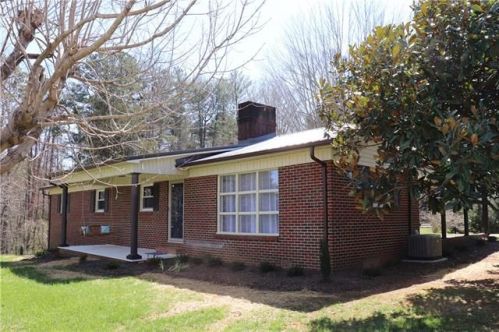 3375 Shamrock Hts, Hudson, NC 28638-9051