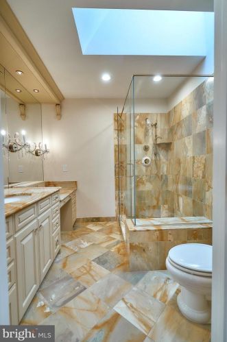 2221 Jefferson Ln, Huntingdon Valley PA 19006-6038 exterior