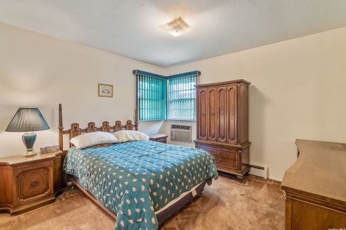 1160 Carlls Straight Path, Huntington Station NY 11746-8018 exterior