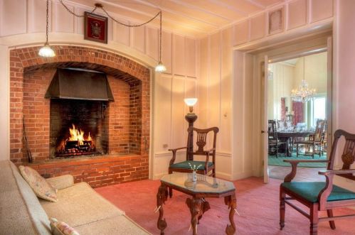 232 Ocean Ave, Middletown RI 02840-6507 exterior