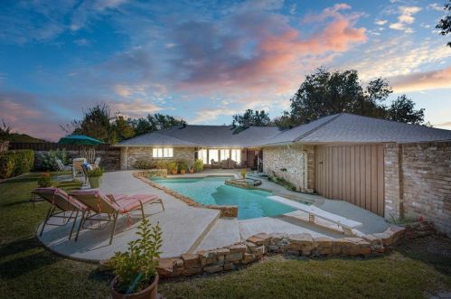 10727 Cox Ln, Dallas TX 75229-5211 exterior