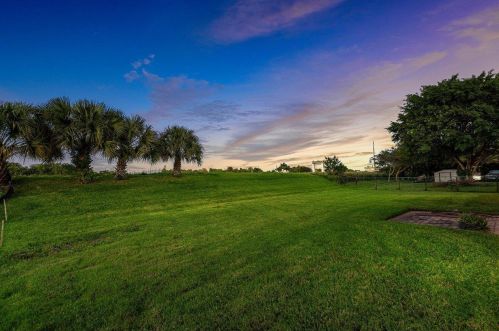 386 Dalton Cir, Fort Pierce FL 34953-5850 exterior