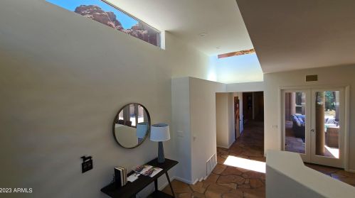 5761 Echo Canyon Cir, Phoenix AZ  85018-1270 exterior