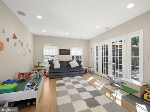 8224 Inverness Holw Ter, Rockville MD 20854-2726 exterior