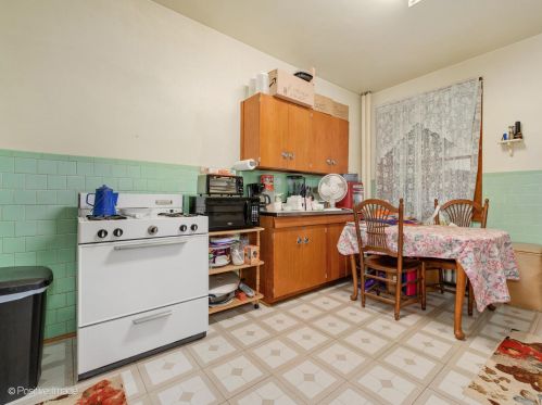 2008 Addison St, Chicago IL 60618-6102 exterior