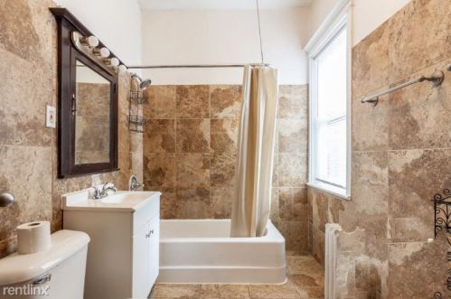 3828 Sheffield Ave, Chicago, IL 60613-3257