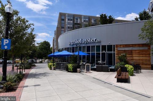 3028 Wisconsin Ave, Washington DC  20016-5011 exterior