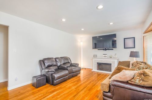 18 Donna Ln, Commack NY 11725-5204 exterior